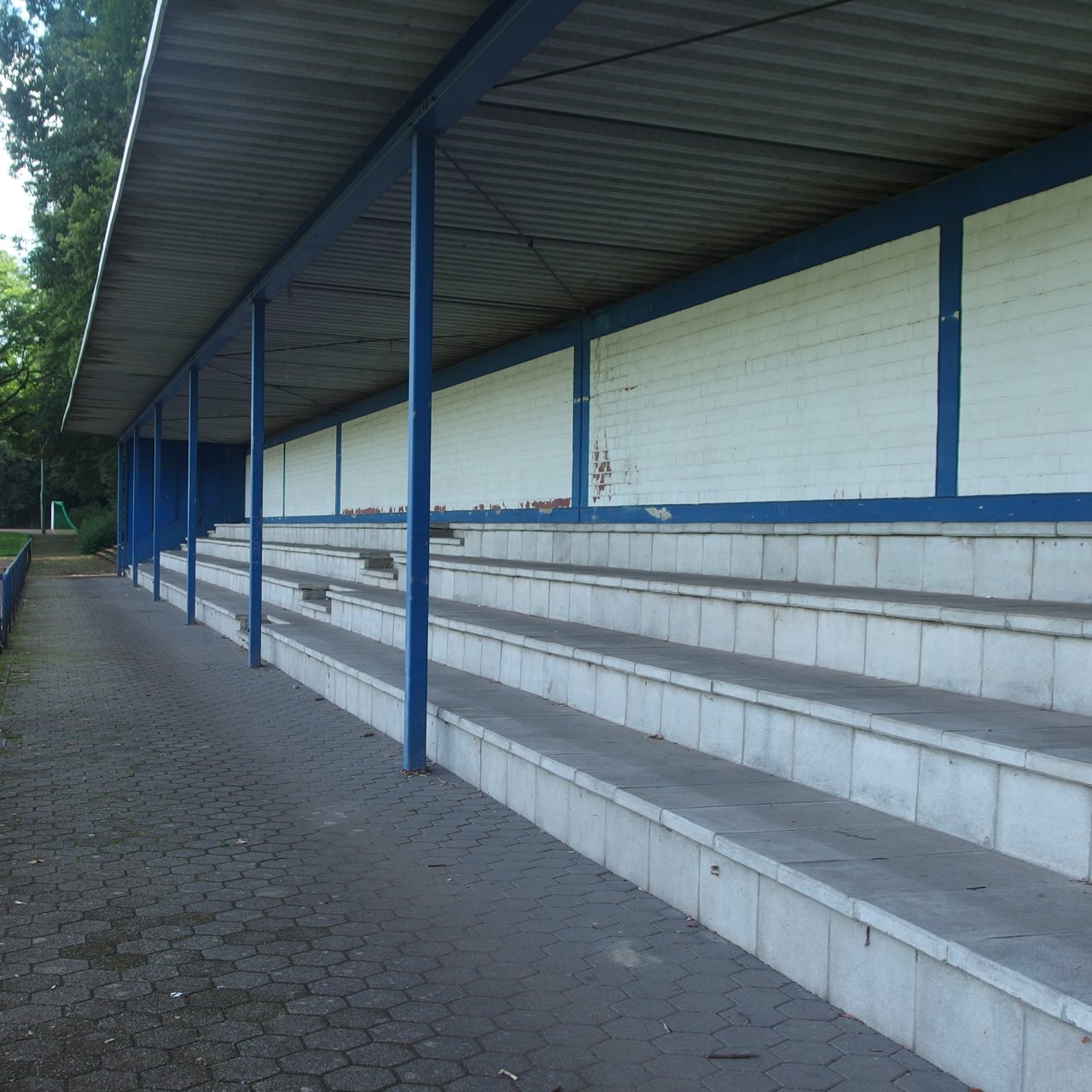Die wohl überdachte Tribüne in Ückendorf