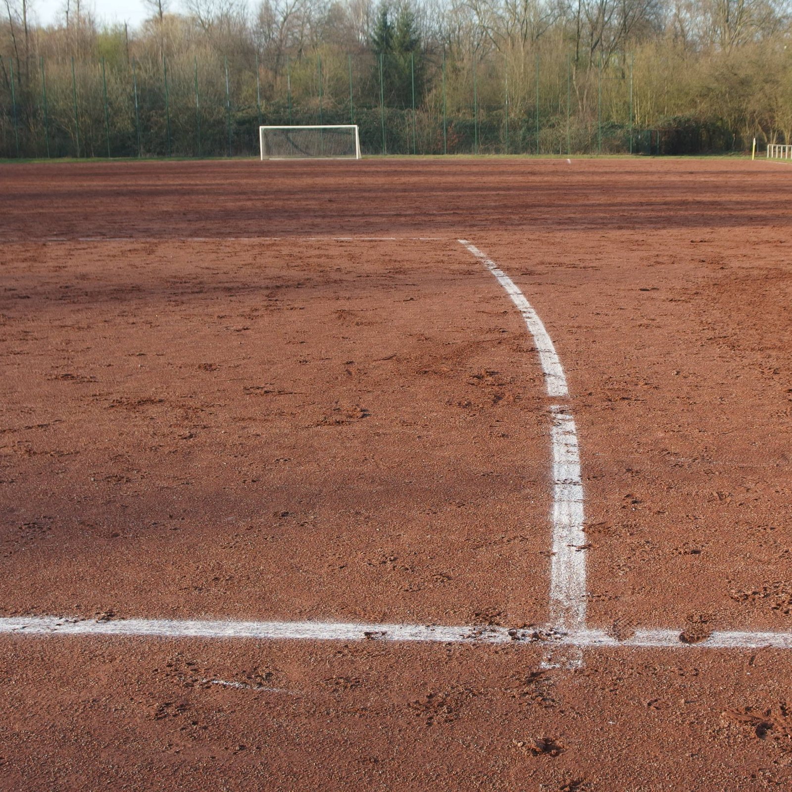 rechte Außenlinie des Strafraums. Könnte etwas gerader sein rechte Außenlinie des Strafraums. Könnte etwas gerader sein